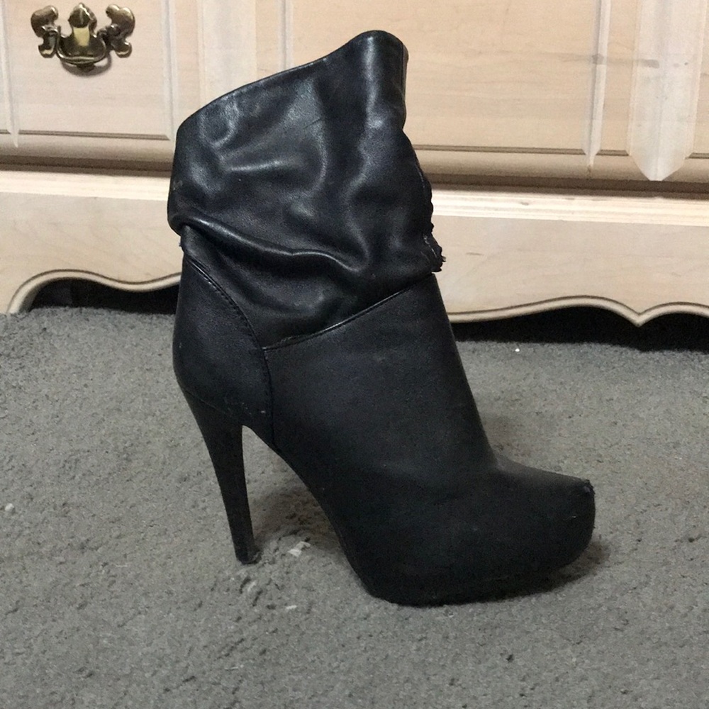 Black Scrunched Ankle Boot